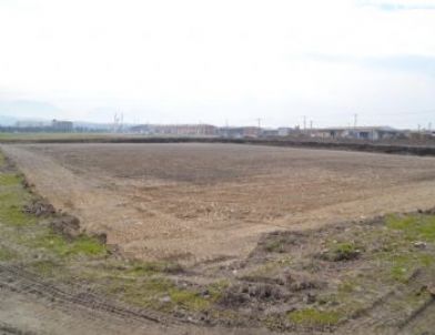 Turgutlu'da Yeni Spor Salonunun Temel Kazıları Başladı