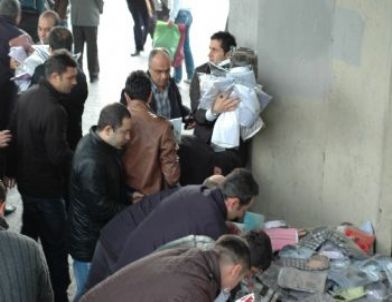 Fatih’te Zabıta İle İşportacılar Arasında Arbede Çıktı