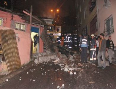 Kamyon Gecekonduya Girdi