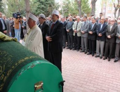 Bakan Yılmaz, Konya’da Cenazeye Katıldı