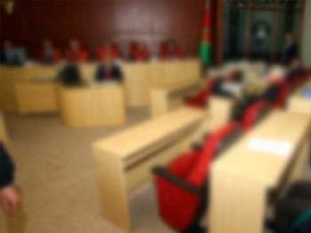 Mahkeme başkanını yine tehdit etti