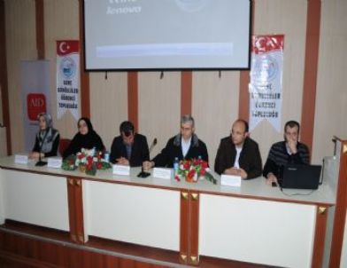 Üniversite’de Gönüllülük ve İnsani Yardım Paneli