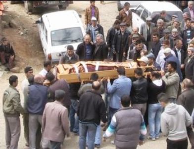 Fransa’daki Yangında Ölen Türk, Havran’da Defnedildi