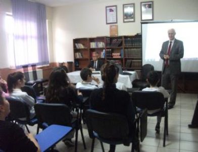 Genç Gıda Denetçileri İş Başında