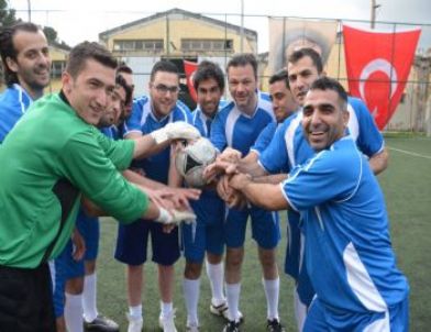 Manisa Basını İle Emniyeti Dostluk Maçı Yaptı