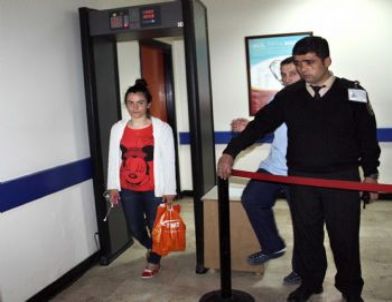 Sağlık Çalışanlarına Şiddeti Önlemek İçin Acil Servise X-ray Cihazı Koyuldu