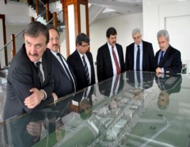 Yök Heyetinden Hkü’ye Ziyaret