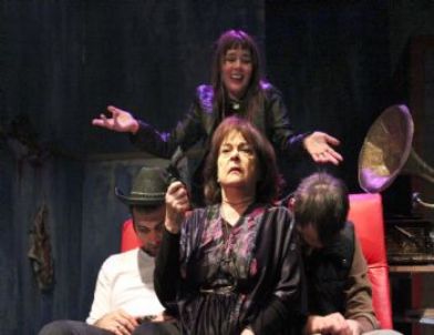 Adana Tiyatro Festivali, Üçüncü Haftasında Her Yaştan Seyirciyi Ağırlıyor