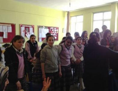 Kursiyerlerden Öğrencilere Saç Bakımı