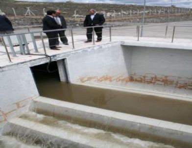 Su Arıtma Tesislerine Kars Belediyesi Tabelası Asıldı