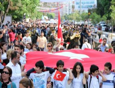 Adana'da Portakal Çiçeği Karnavalı Çoşkusu