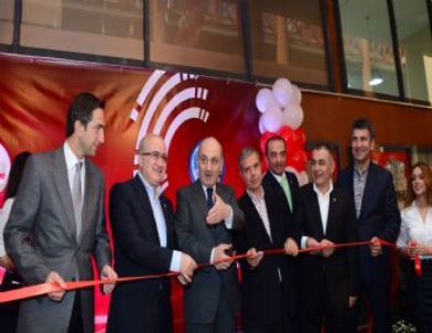 Bakan Bayraktar: İletişim ve Dijital Ortamda Avantajlı Konuma Sahibiz