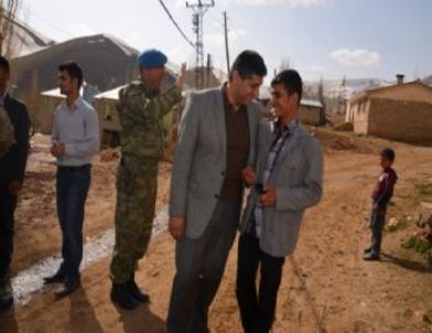 Kaymakam Cengiz Erdem İran Sınırındaki Köyleri Ziyaret Etti