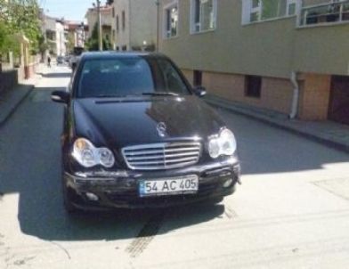 Kontrolden Çıkan Araç Kaldırımda Yürüyen Yayaya Çarptı