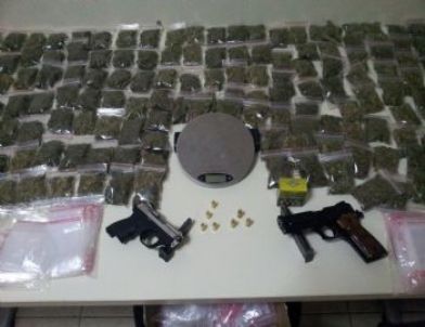 Uyuşturucu Taciri Baba İle 2 Oğlu Yakalandı