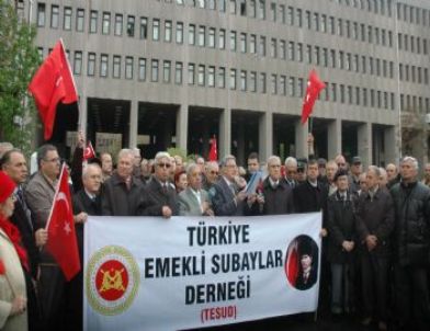Emekli Subaylar 28 Şubat Soruşturmasını Protesto Etti