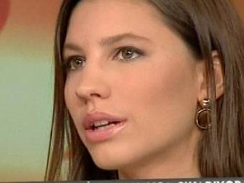 Emel: Duygu kamerayı görünce değişiyor