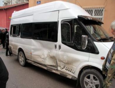 Öğrenci Servisi Kaza Yaptı: 5 Öğrenci Yaralı