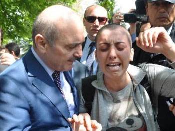 Türkiye'yi ağlatan kanser hastası Dilek konuştu