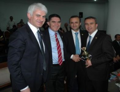 Yılın En İyi Belediye Başkanı Kemal Kazan Ödülünü Aldı