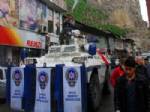 VEYSEL YURDAKUL - Bitlis’te polis panzerleri vatandaşa gül suyu sıktı