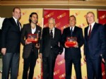 Galatasaray'da Yılın Sporcusu Ödülü Selçuk İnan’a Verildi
