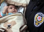 KADIN POLİS - Pazar Yerine Bırakılan Bebeğin Yürek Burkan Hikayesi