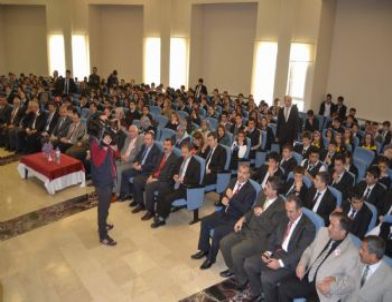 Tarihi Kayseri Kalesi’nin Pastasını Yaptılar