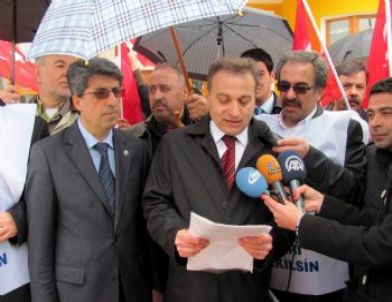 Tcdd Çalışanları Yağmur Altında İş Bıraktılar