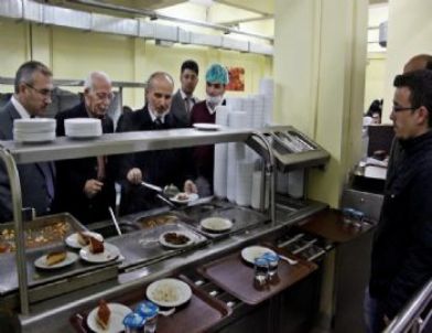 Bayburt Üniversitesi Öğrencilerinden Kutlu Doğum Yemeği İkramı