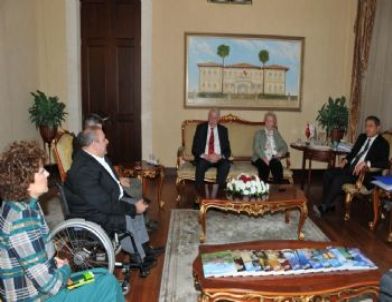 Engelli Basketbolculardan Valiliğe Ziyaret