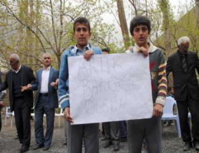 Hakkari'de Can Peker'i Duygulandıran Karşılama