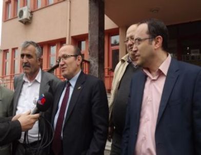 Karadağ Mazbatasını Aldı