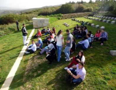 Manyaslı Öğrenciler Çanakkale'de Şehitlikleri Gezdi