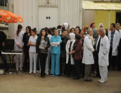 Orhangazi’de Sağlıkçılar Şiddeti Protesto Etti