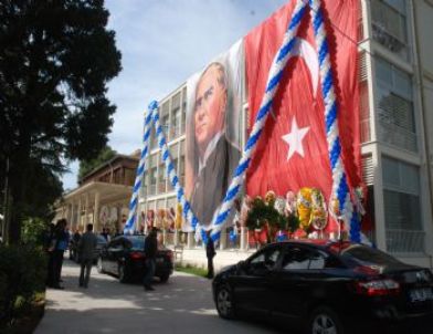 Şifa Üniversitesi, 23 Nisan Da İzmirli Çocuklara Ücretsiz Bakacak