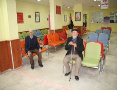 Yozgat’ta Doktorlar Eylem Yapınca Devlet Hastaneleri Boş Kaldı