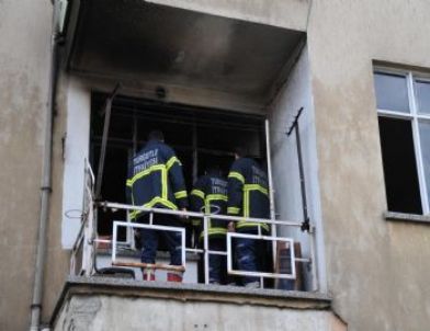 Evlerinin Yanışını Gözyaşları İle İzledi