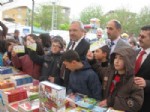 ALI GÖZEN - Turhal Belediye Başkan Gözen: Yabancılar Kırmızı Işıkta Bile Kitap Okuyor