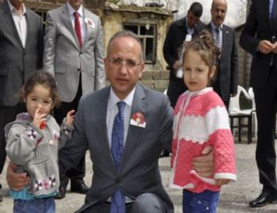 Vali Yurdakul, Kendi Eliyle Vatandaşlara Etli Pilav Dağıttı