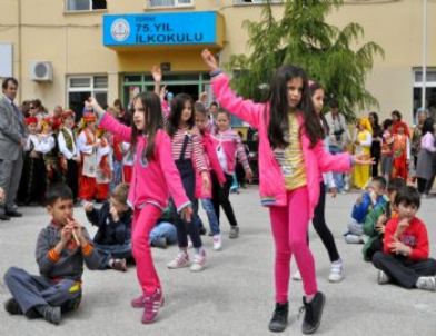 23 Nisan Coşkusu Okullarda Erken Başladı