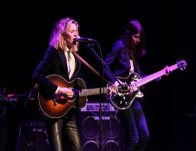 Folk Rock Müziğinin Yeni Yüzü Nilüfer’i Salladı