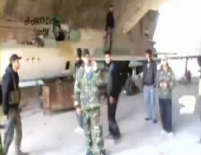 Humus’ta askeri havaalanı ele geçirildi