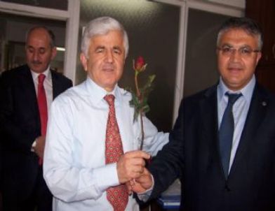 Kdz. Ereğli Müftülüğünden Kamu Kurum ve Kuruluşlara Gül Takdimi