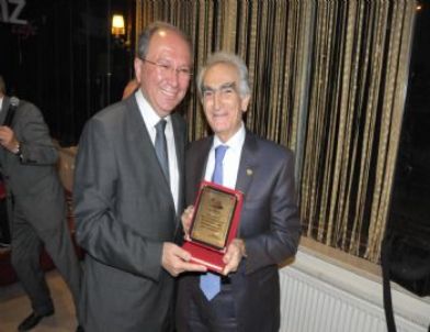 Özel Okullardan Öğretmenlere Saygı