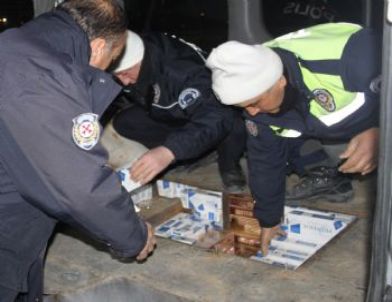 Kamyonetin Zulasından Kaçak Sigara Çıktı