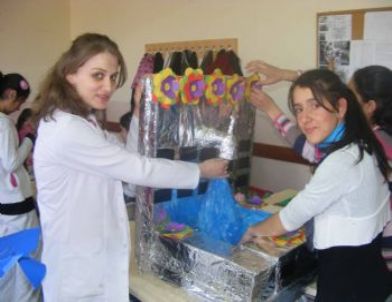 Korkut’ta Kız Öğrenciler Sergiye Hazırlanıyor