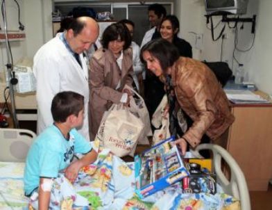 Oyuncak Kumbarası Mutluluk Dağıtıyor