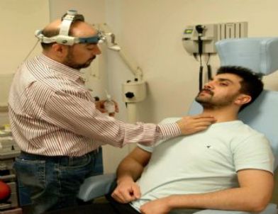 Pop Star Bayhan 5 Metreden Suya Atladı Boynunu İncitti