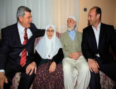 Başkan Karaosmanoğlu Sıdıka Nineyi Ziyaret Etti